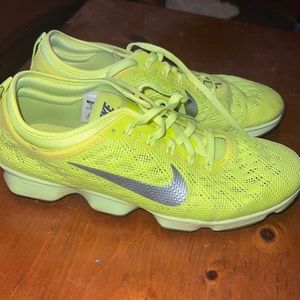 Women's Nike zoom sneakers size 9